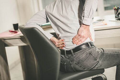douleur au bas du dos chez un homme